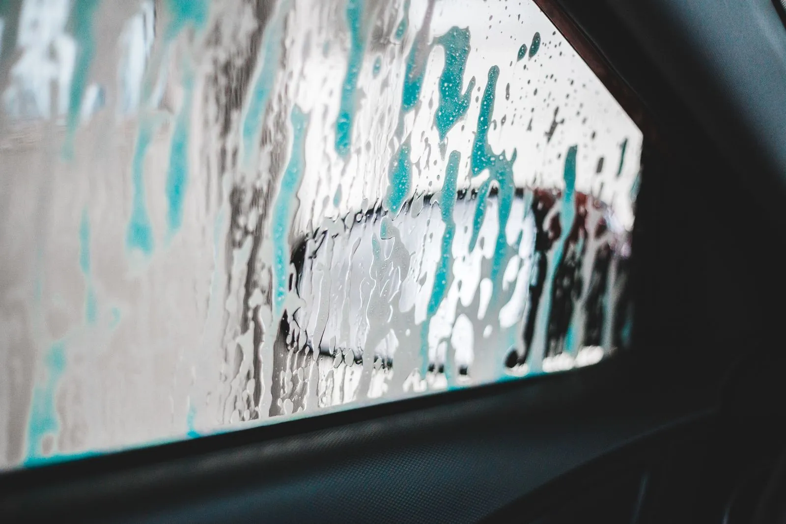 What to Expect From a Professional Glass Clean